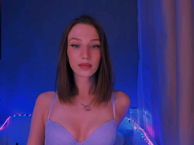 ellaamber's BongaCams show and profile