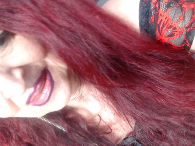 Lucy-mature live cam on BongaCams