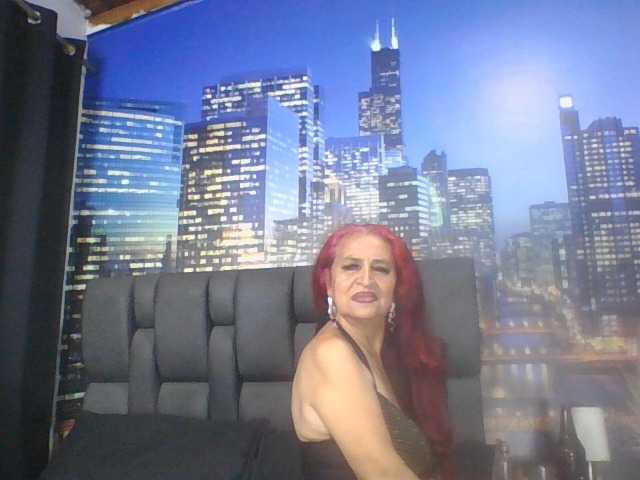 Lucy-mature live cam on BongaCams