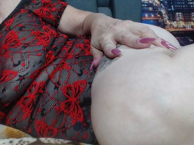 Lucy-mature live cam on BongaCams