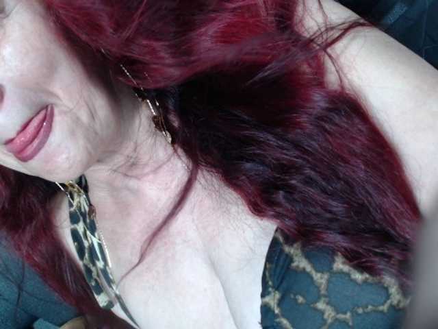Lucy-mature live webcam show