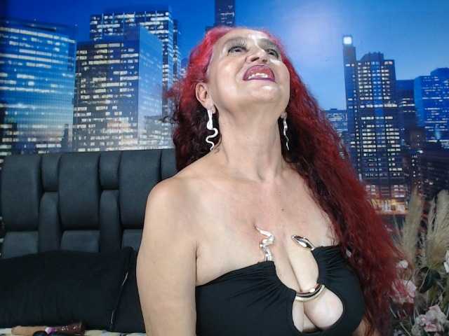 Lucy-mature live cam on BongaCams