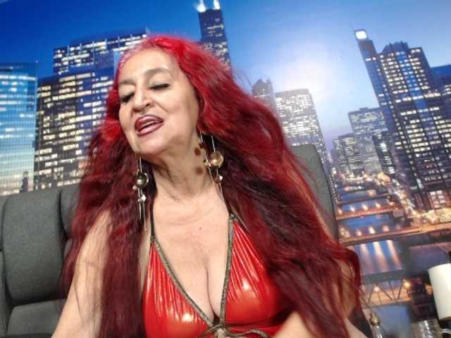 Lucy-mature live cam preview