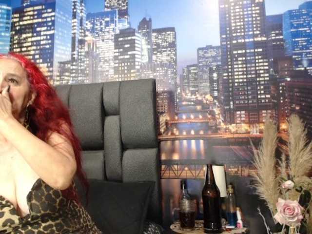 Lucy-mature live webcam show