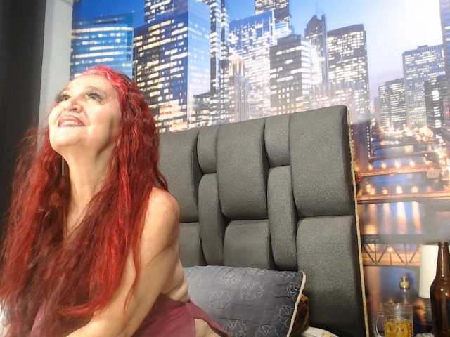 Lucy-mature live cam on BongaCams