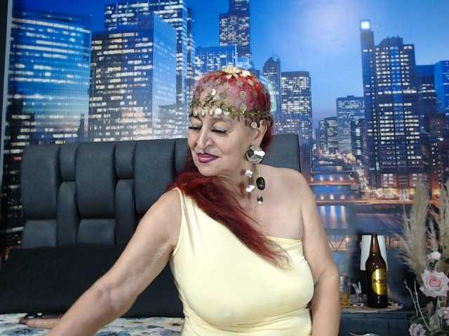 Lucy-mature live cam preview