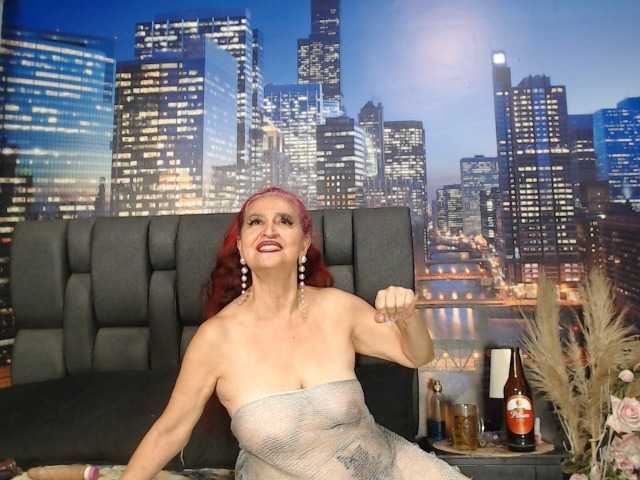 Lucy-mature live cam on BongaCams