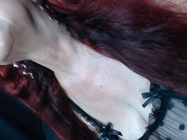 Lucy-mature live cam on BongaCams