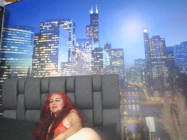Lucy-mature live cam on BongaCams