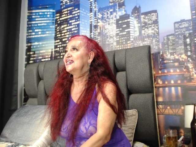Lucy-mature live cam on BongaCams