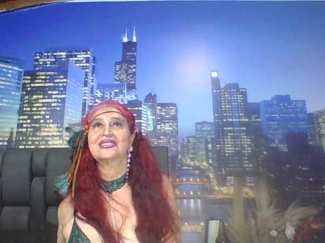 Lucy-mature live cam on BongaCams