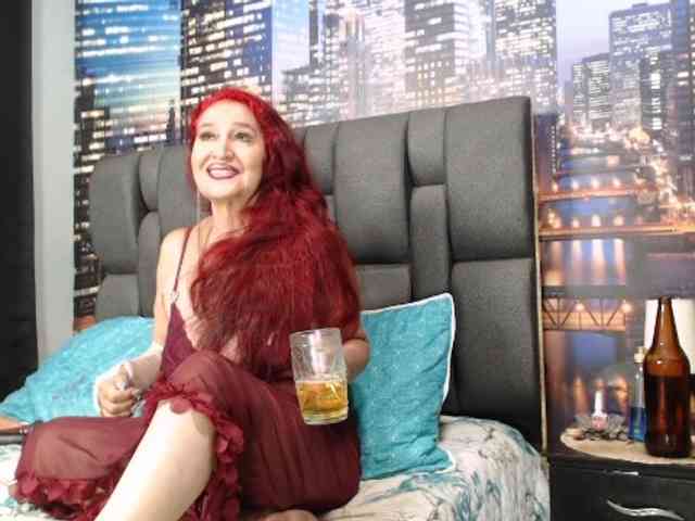 Lucy-mature webcam