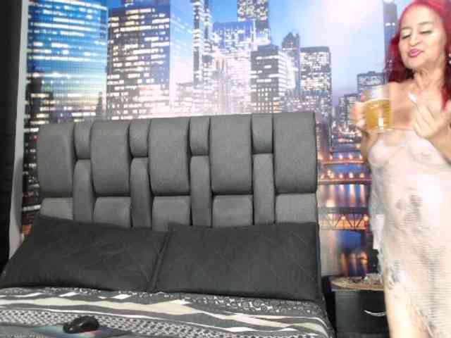 Lucy-mature webcam