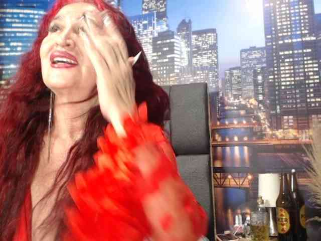 Lucy-mature webcam