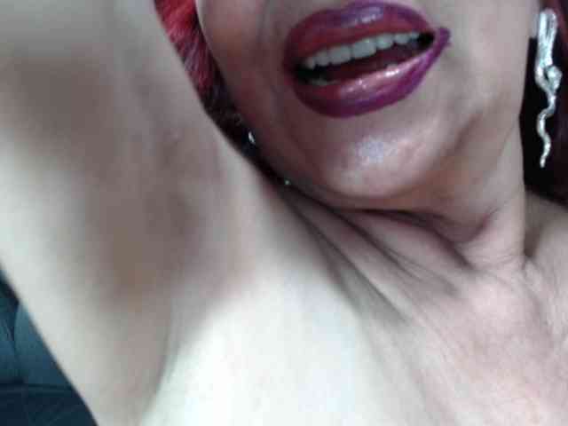 Lucy-mature webcam