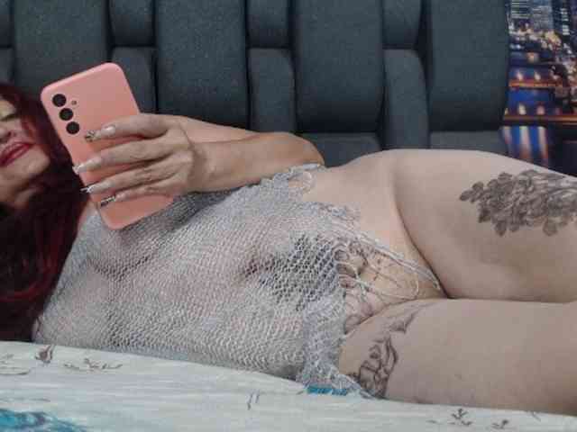 Lucy-mature webcam