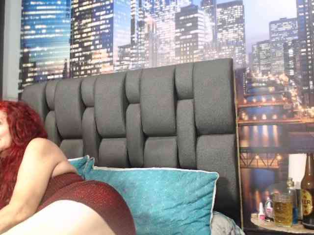 Lucy-mature webcam