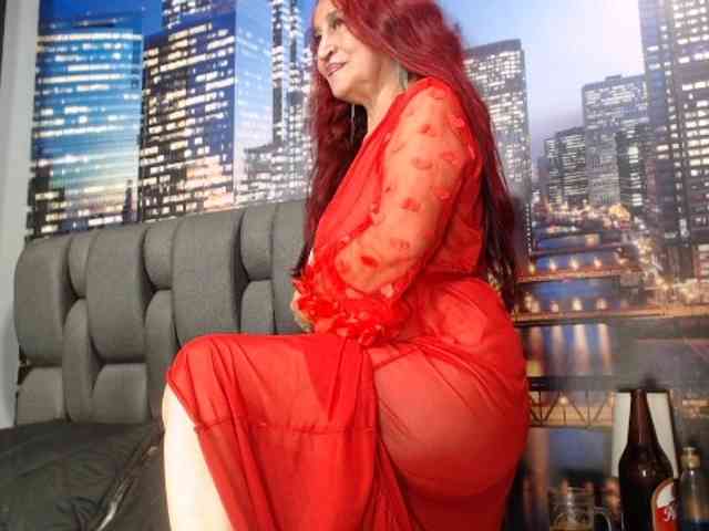 Lucy-mature webcam
