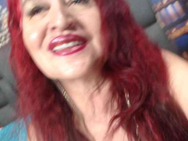 Lucy-mature webcam