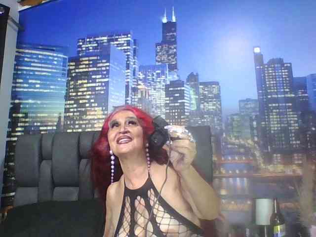 Lucy-mature webcam