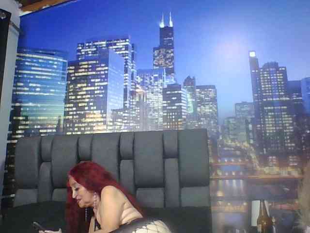 Lucy-mature webcam