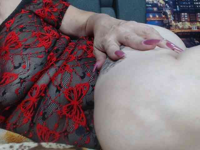 Lucy-mature webcam