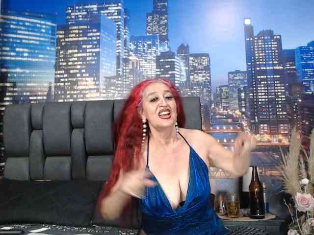 Lucy-mature webcam