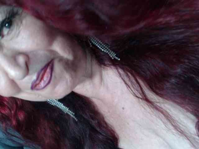 Lucy-mature webcam