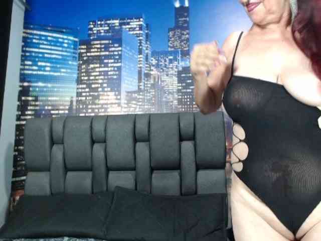 Lucy-mature webcam