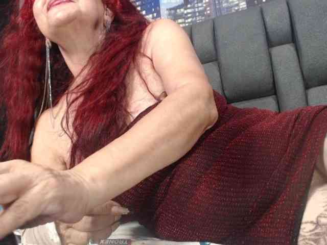 Lucy-mature webcam