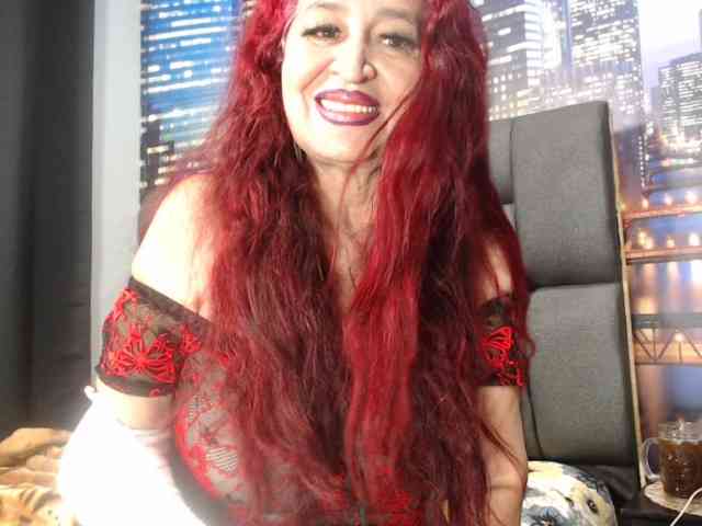 Lucy-mature webcam