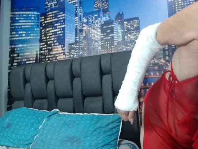 Lucy-mature webcam