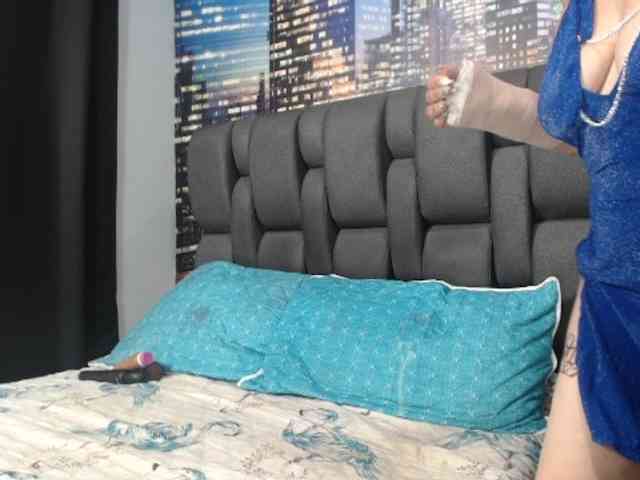 Lucy-mature webcam