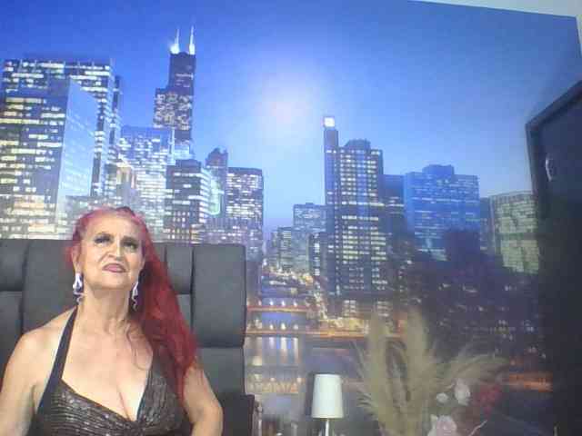 Lucy-mature webcam