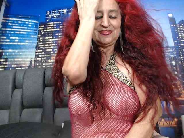 Lucy-mature webcam