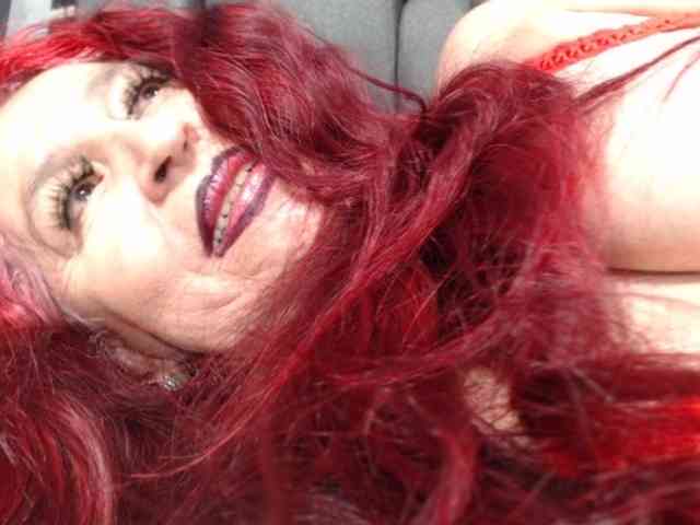 Lucy-mature webcam