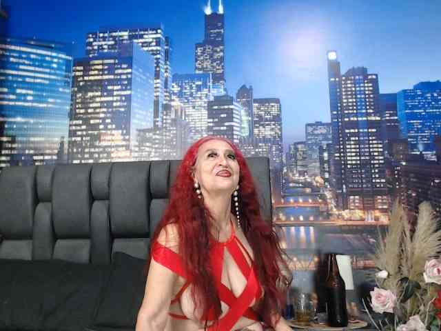 Lucy-mature webcam