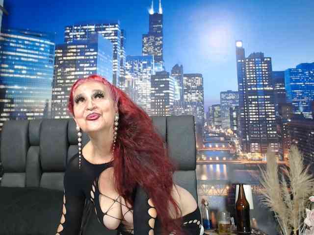 Lucy-mature webcam