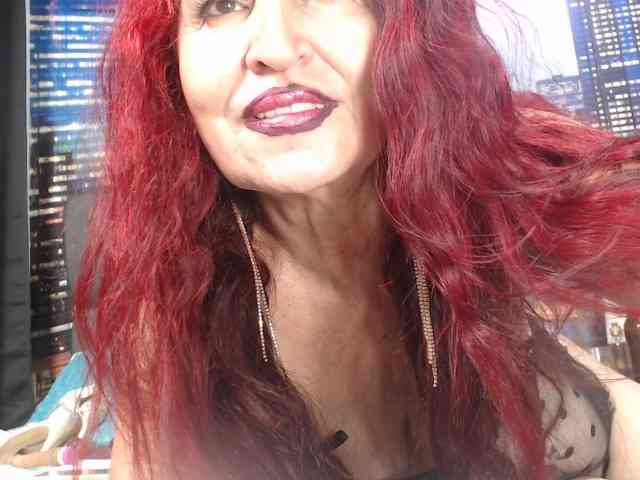 Lucy-mature webcam