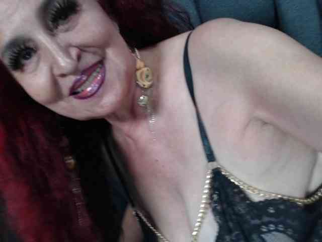 Lucy-mature webcam