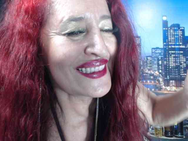 Lucy-mature webcam