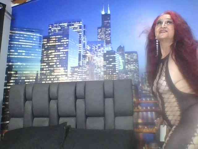 Lucy-mature webcam
