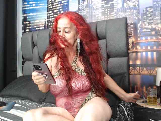 Lucy-mature webcam