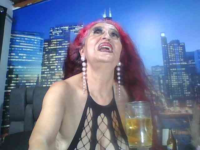 Lucy-mature webcam