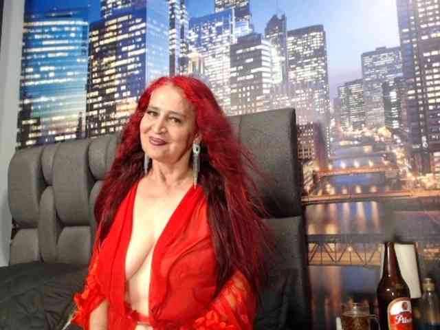 Lucy-mature webcam