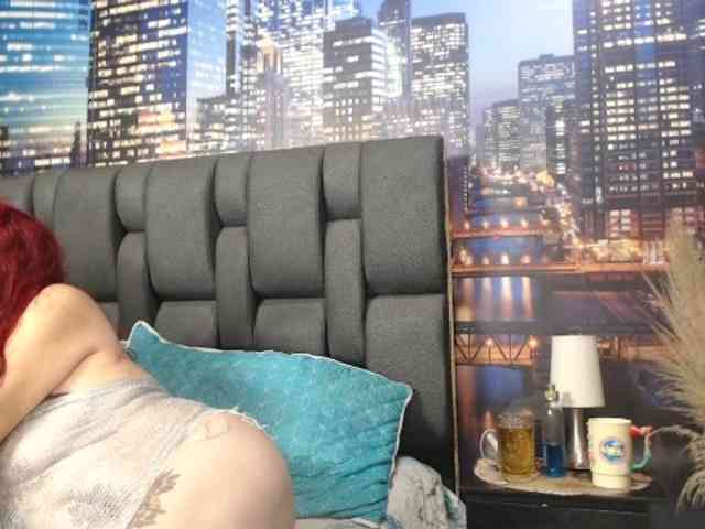 Lucy-mature webcam