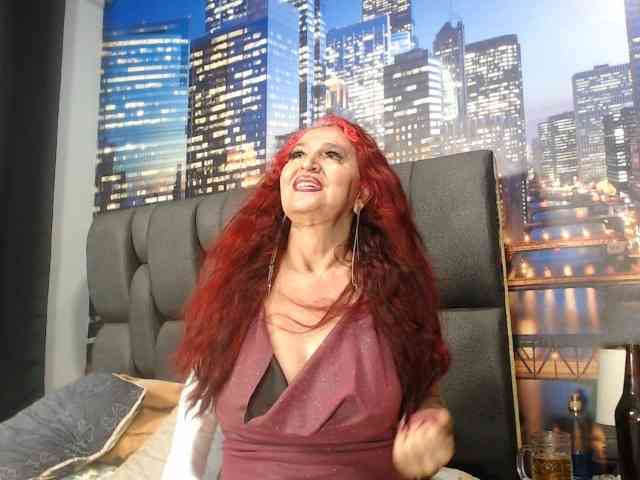 Lucy-mature webcam