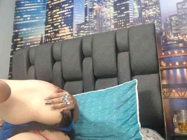 Lucy-mature webcam