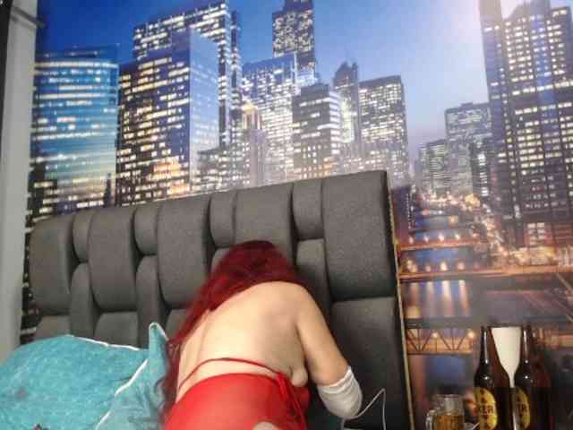 Lucy-mature webcam