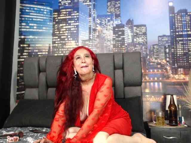 Lucy-mature webcam